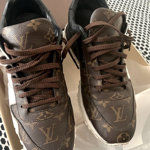 LV Runaway Tri Color Sneaker Size (LV 8) US 9 Pre Owned! - Picture 4 of 10